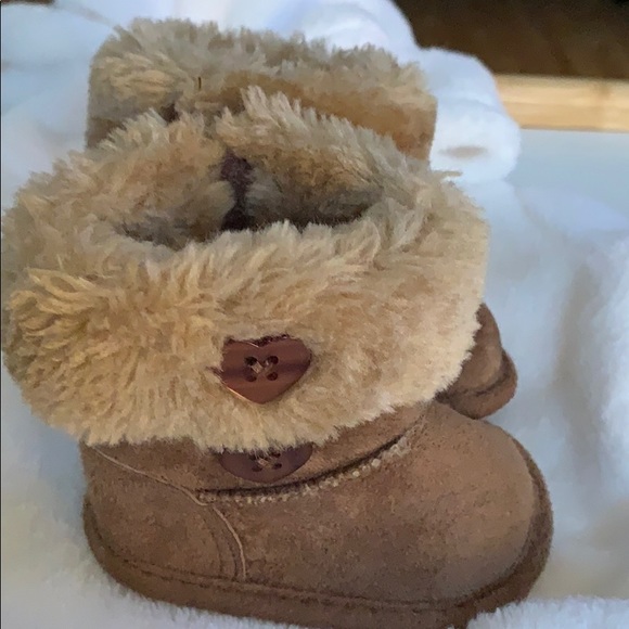 Carter’s white fleece pullover - boots - Picture 7 of 8